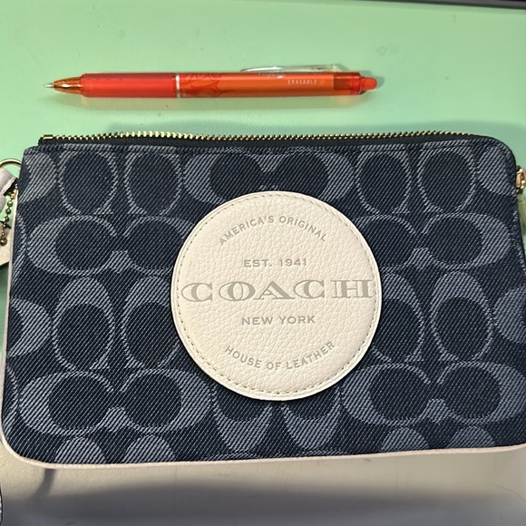 Brand new coach wristlet - Picture 3 of 3